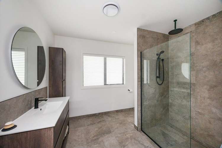 2 Mataki Lane Halcombe_14