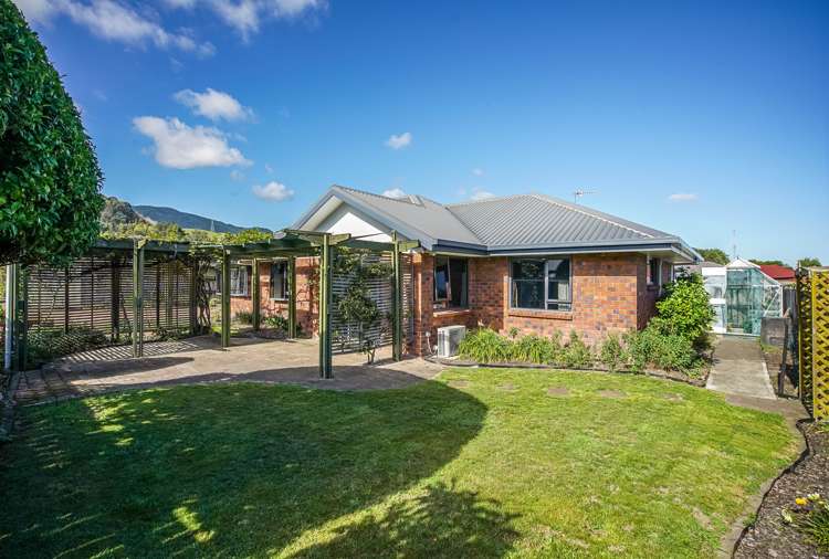 74 Kingsford Drive Stoke_1