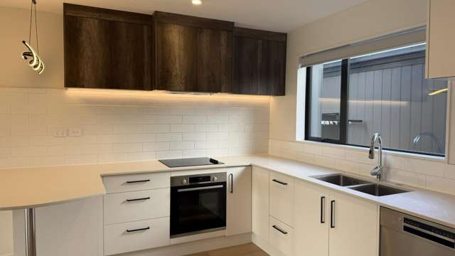 4/3 Walsh Road Milldale_4