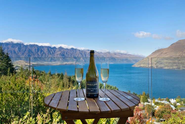 115 Wynyard Crescent Fernhill/Sunshine Bay_16