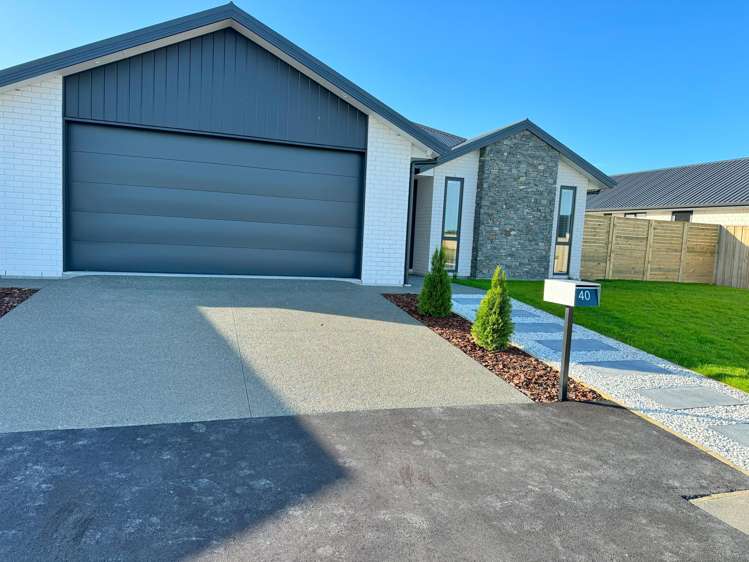 40 Strowan Avenue Elgin_21