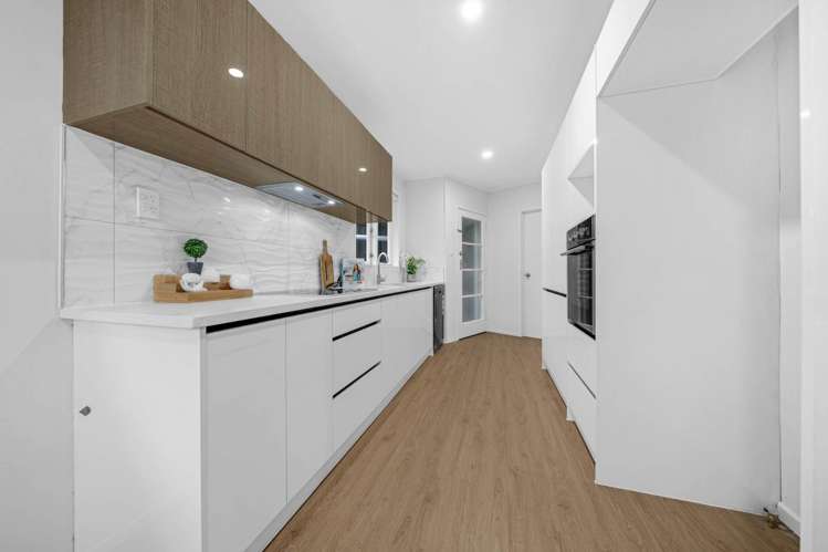 74 Vodanovich Road Te Atatu South_9