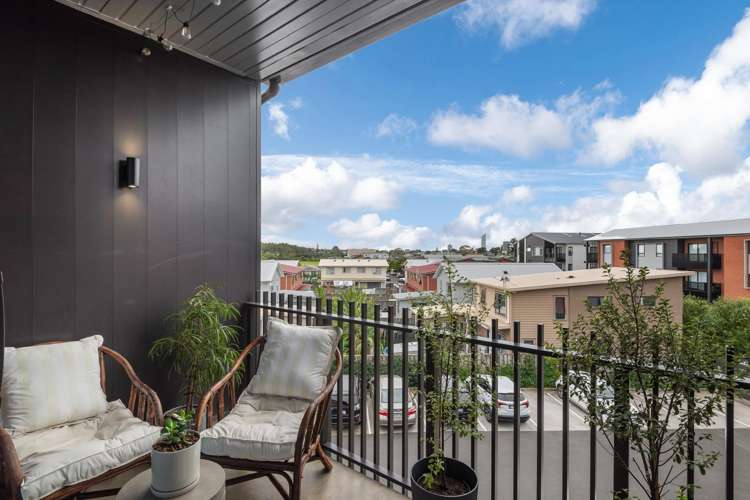 201/10 Awataha Drive Northcote_3