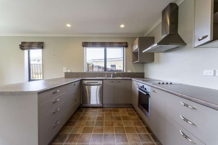 13 Raymond Street West End_3