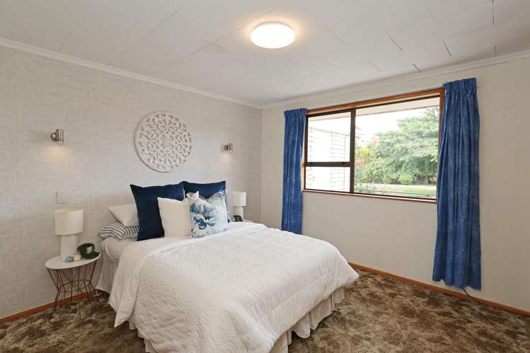 220 Bay Road West Plains_18