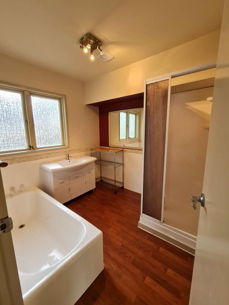 16 De Val Drive Titirangi_10