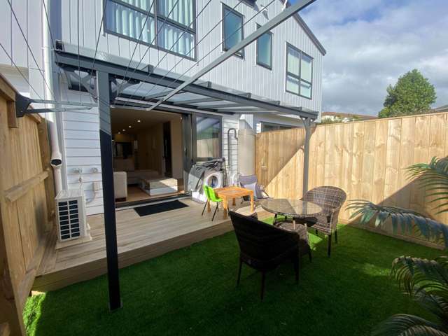 Modern Fully Furnished 2-Bedroom Townhouse wit...