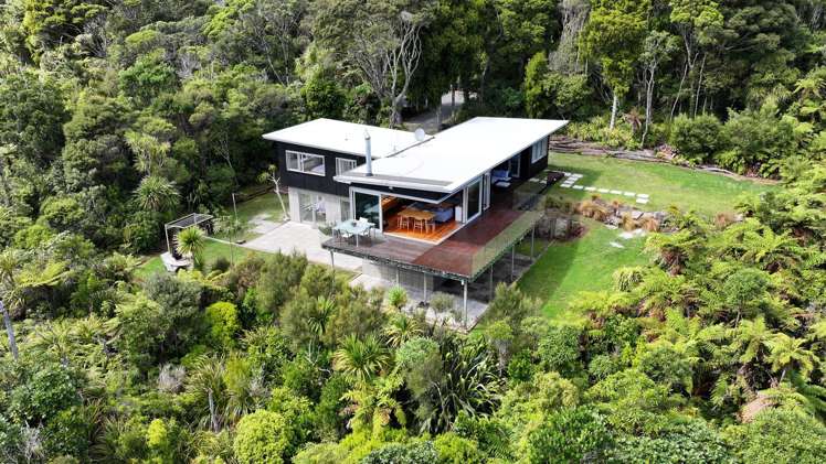 296 Piha Road Piha_70