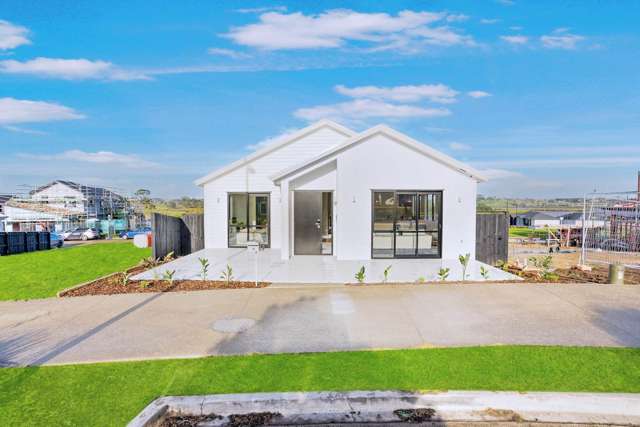 Stylish New 4-Bedroom Home in Park Green, Karaka