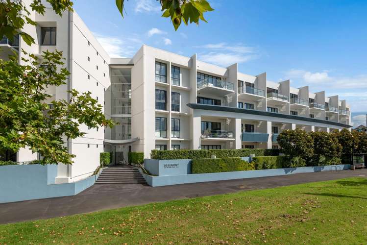 4F/220 Victoria Street West_5