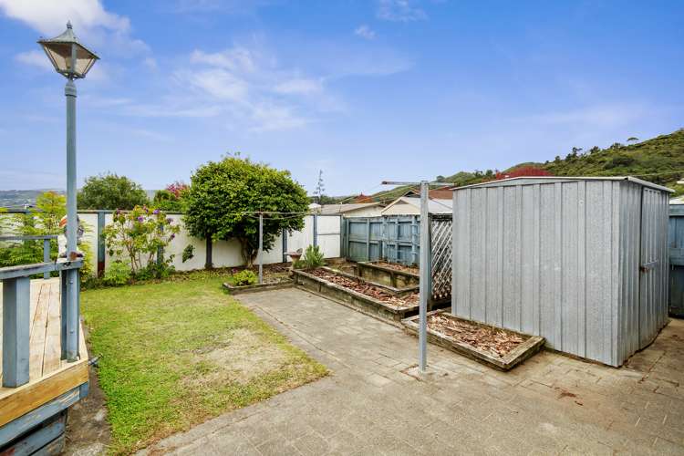 12 Helvetia Grove Naenae_18