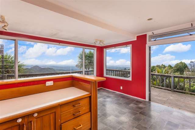 471 Scenic Drive Waiatarua_4