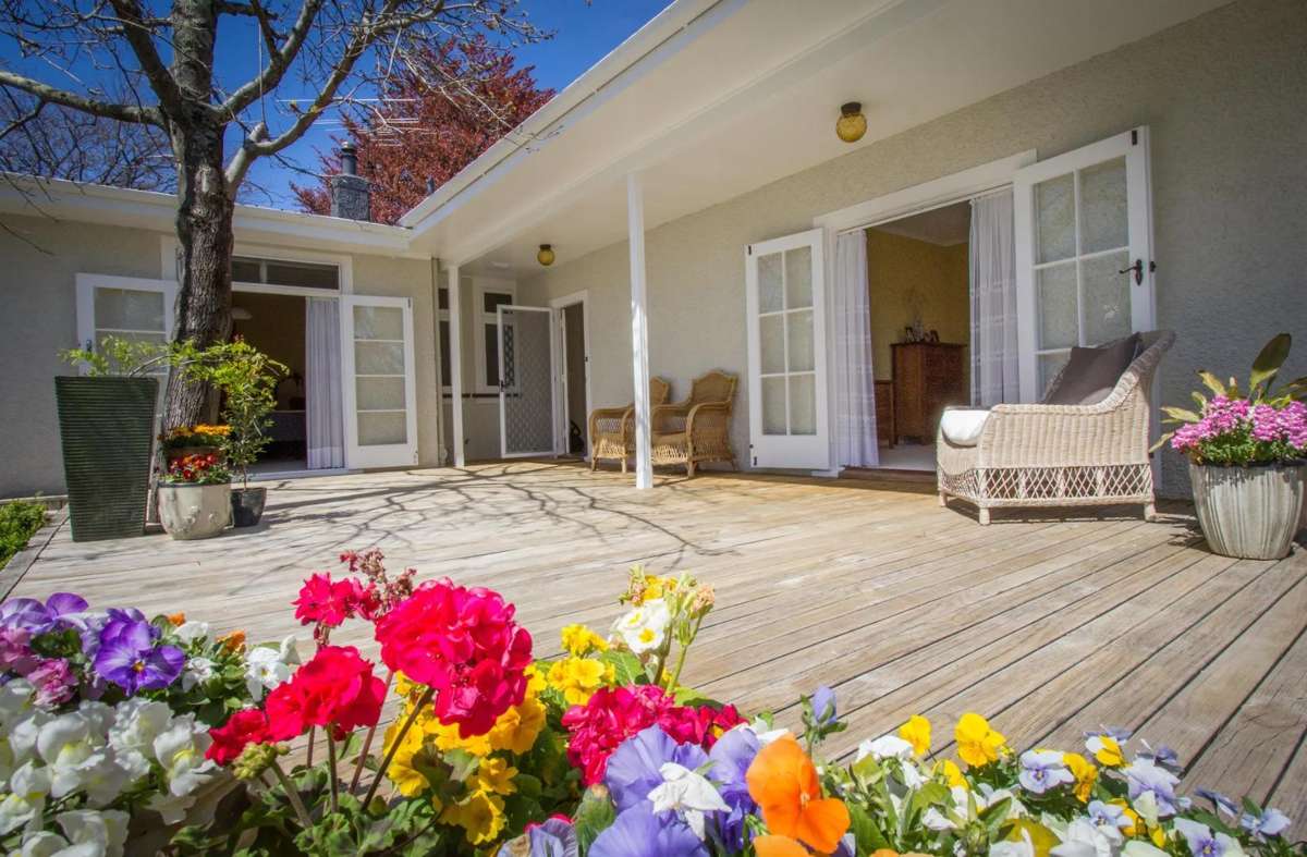 Spacious 4-Bedroom Home with Sleepout & Large Garden 2