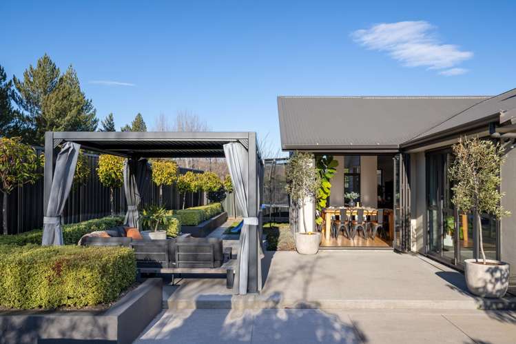 8 Spruce Close_3