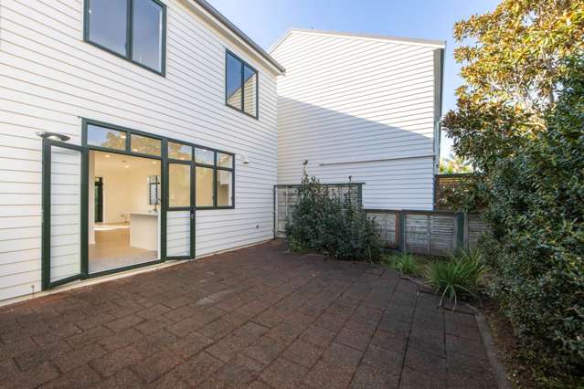 68/1 Ambrico Place New Lynn_4