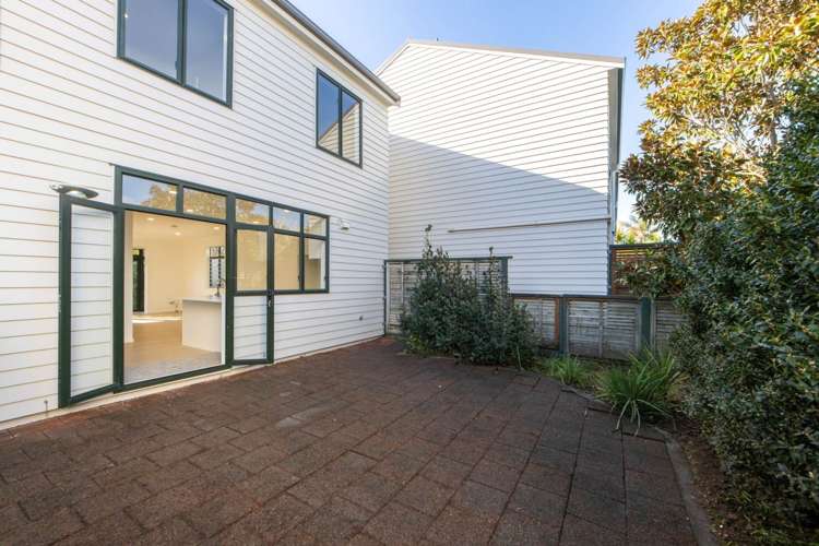 68/1 Ambrico Place New Lynn_4