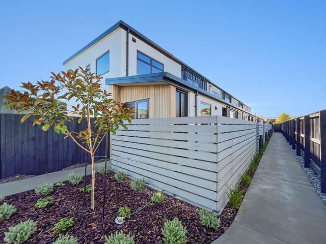 RICCARTON - BRAND NEW TWO BEDROOM PRIVATE TOWNHOUSE