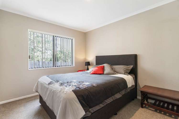 37 Saralee Drive Manurewa_16