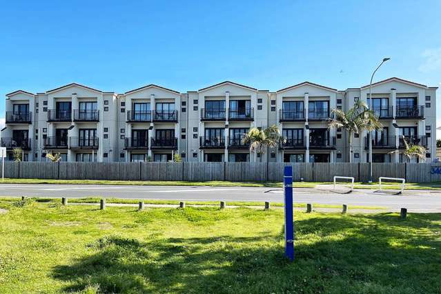 Sea views, beach access and close to everything