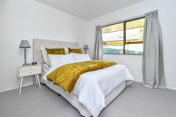 2/4 Sunshine Place Papakura_8