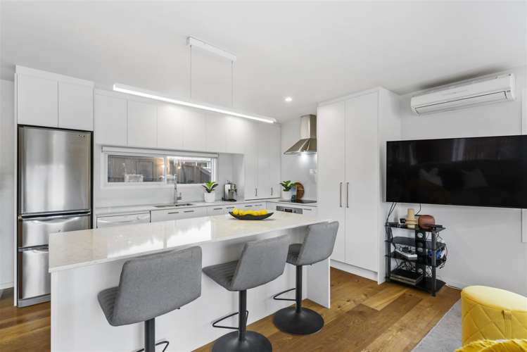 80 Vandeleur Avenue Birkdale_4