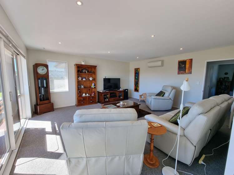 9 Higgins Place Paroa_5