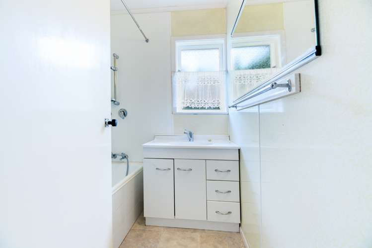 9 Kaikoura Street Henderson_9