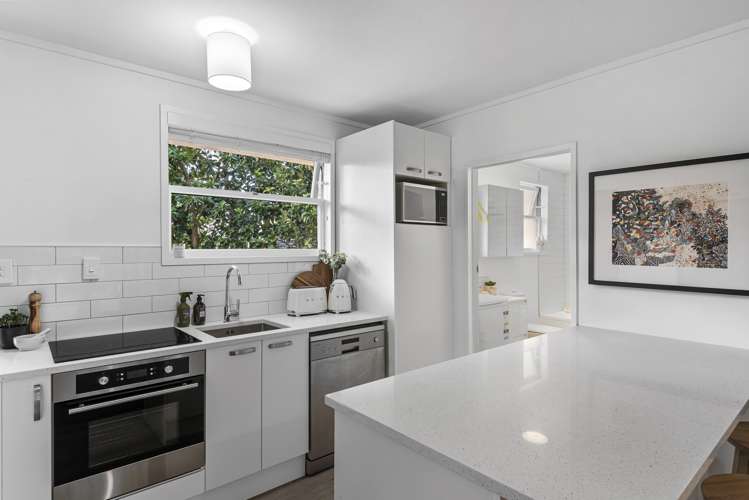 2/69a Landscape Road Mount Eden_4