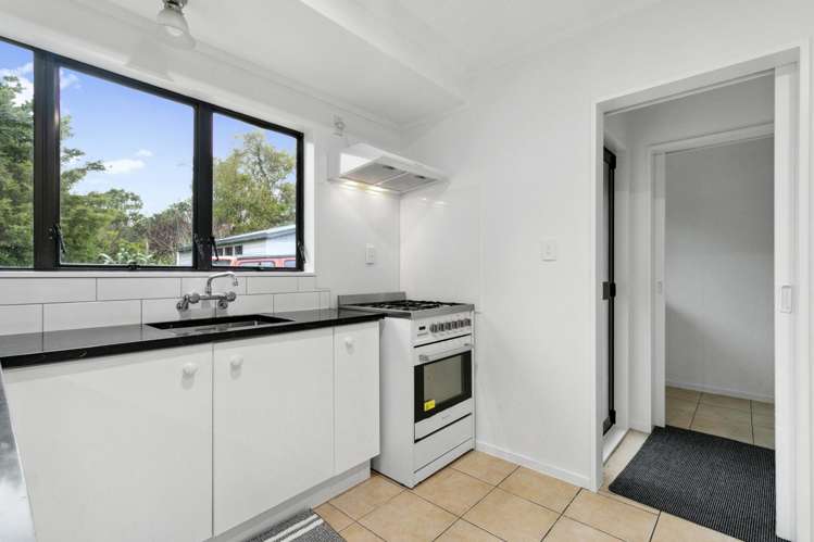 73 Meadowvale Rise Titirangi_10