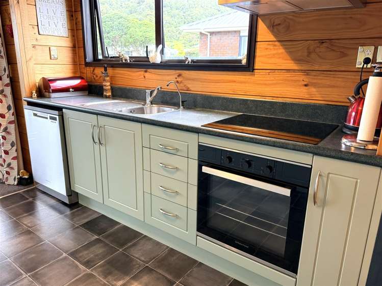 2 Jamieson Road Karoro_14