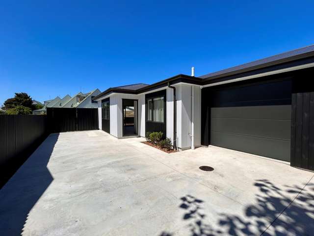 Modern 2-Bedroom Home with Sunny Deck and Private Lawn