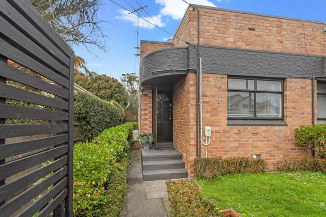 Mid-century two bedroom delight