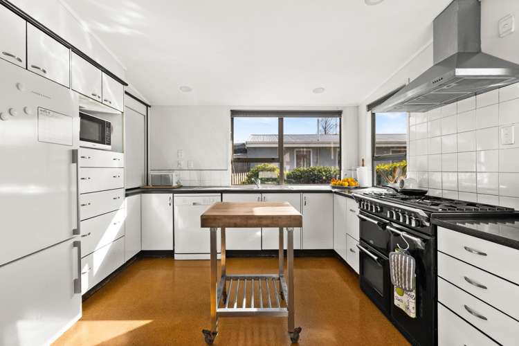 202 Caroline Place Mayfair_5