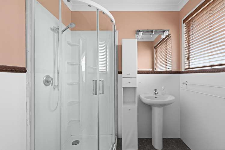 51 Riverbend Road Onekawa_15