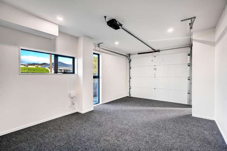 14&16 Woodford Ave Henderson_17