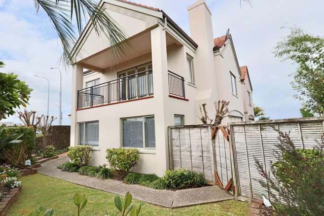 4 Bedroom 2 Bathroom in Macleans Zone