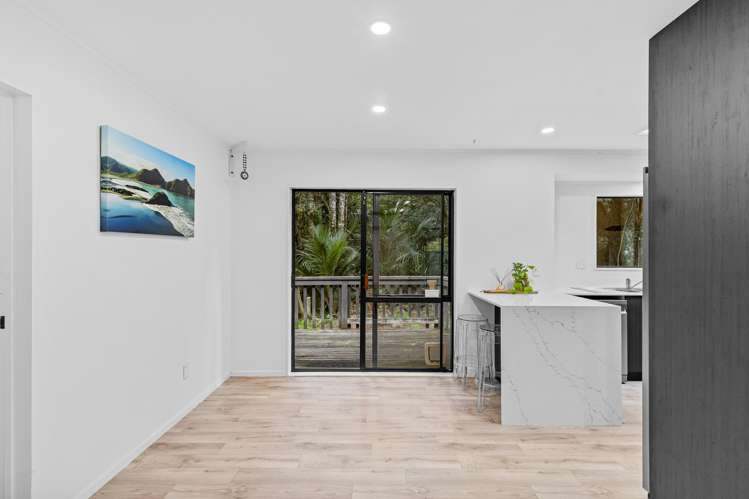 420 Scenic Drive Waiatarua_10
