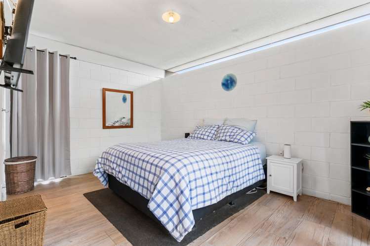 21 Lawrence Cresent Hill Park_10