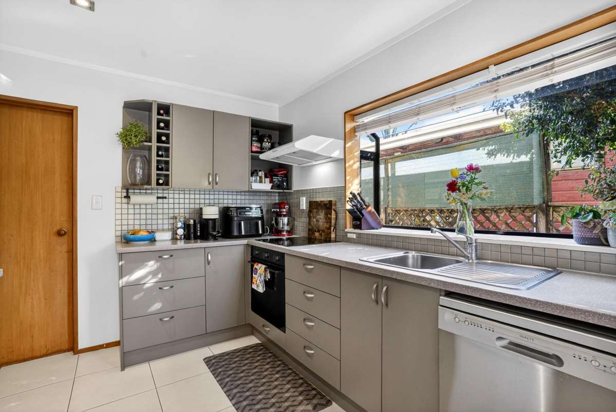 2/164 Nile Road_2