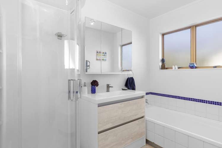 10 Otira Grove Kelson_21