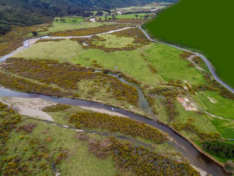 828 Coast Road Wainuiomata Coast_11