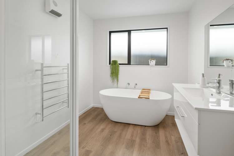 11 Caproni Road Burleigh_21