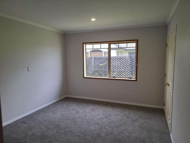 27 Cranbrook Place 2612_13