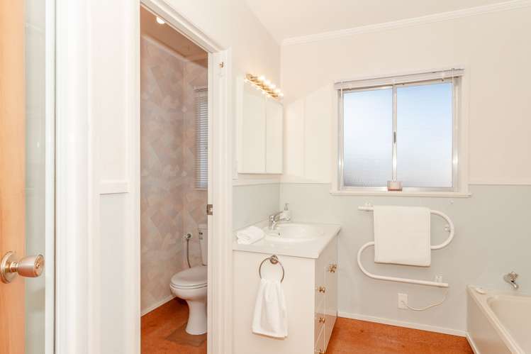 88 Harold Holt Avenue Onekawa_10