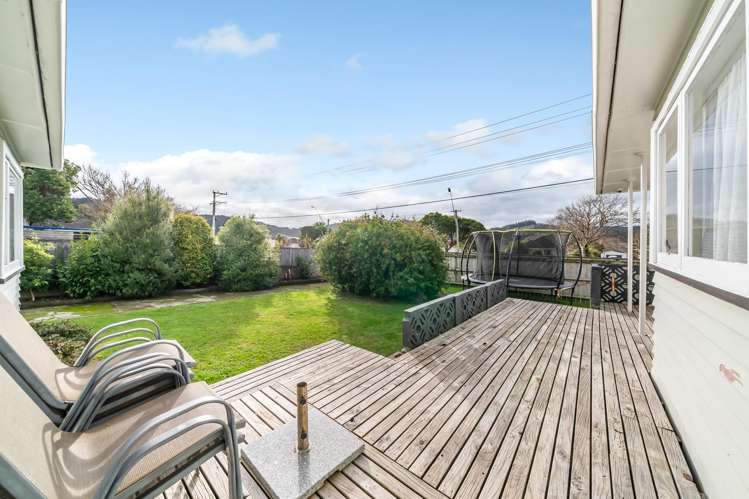 2 Davis Grove Wainuiomata_19