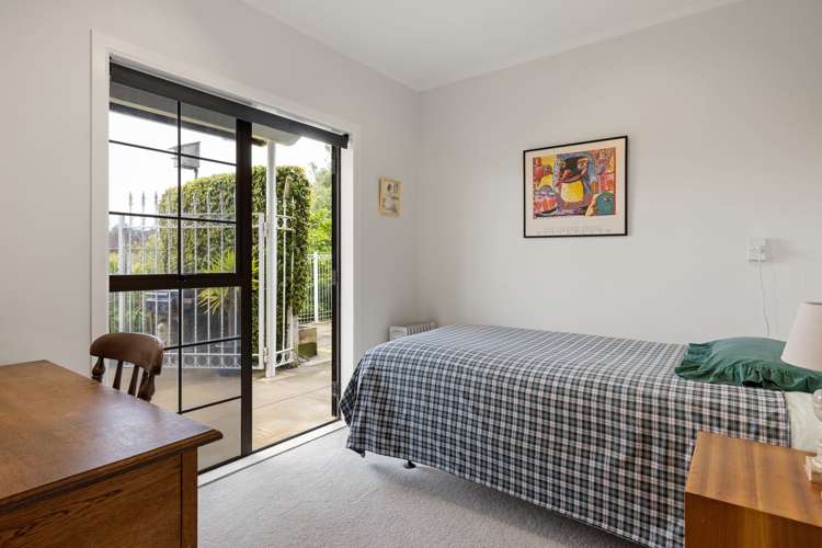 150 Lake Crescent Hamilton Lake_16