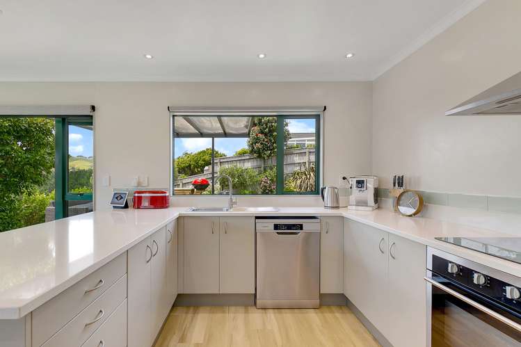 71 Te Puia Drive Aotea_7