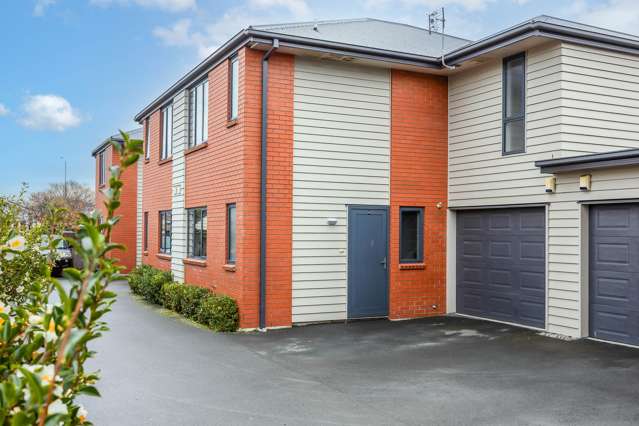 Modern, Private & Perfectly Positioned