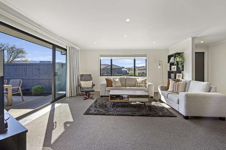 8 Whitby Close_3