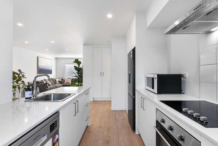 6/7 South Pacific Place Henderson_8